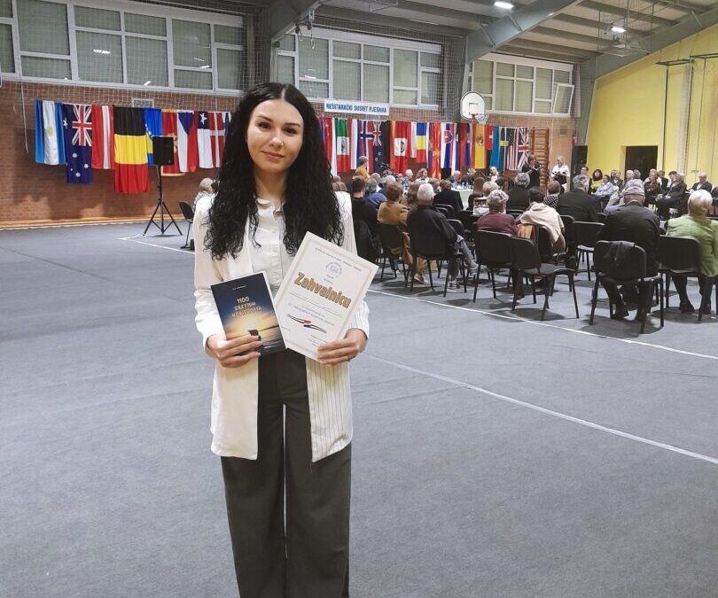 Mladi talent koji se pamti: Naša Ivona među (odraslim) pjesnicima