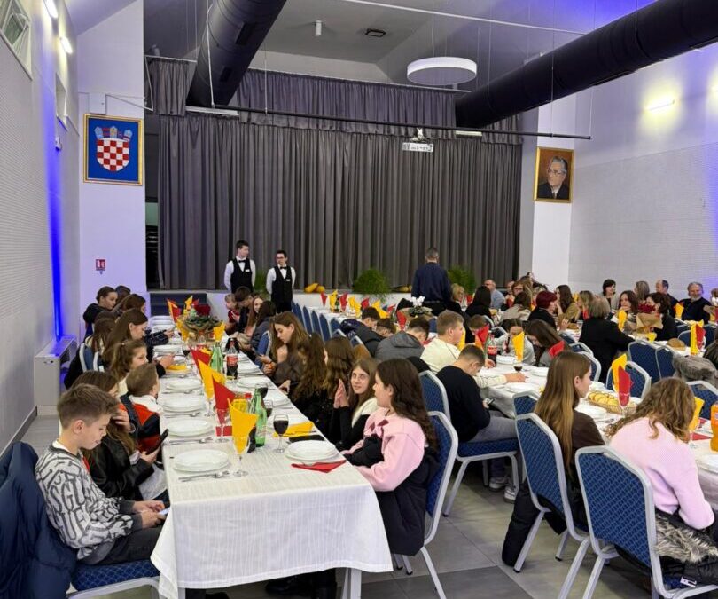 Konobari na svečanom domjenku