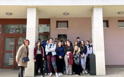 Posjet izložbi „Protuletje” u Galeriji Doma kulture u Novoj Gradiški